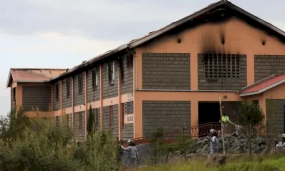 arrestohen-8-nxenes-pas-zjarrit-vdekjeprures-ne-nje-shkolle-ne-kenia