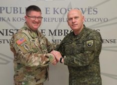 mckinney-viziton-kosoven,-theksohet-bashkepunimi-ne-fushen-e-sigurise