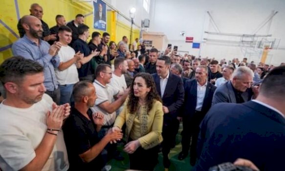 Vjosa Osmani në Fushë Kosovë: Kosova duhet të rikthehet në qendër të vendimmarrjes ndërkombëtare
