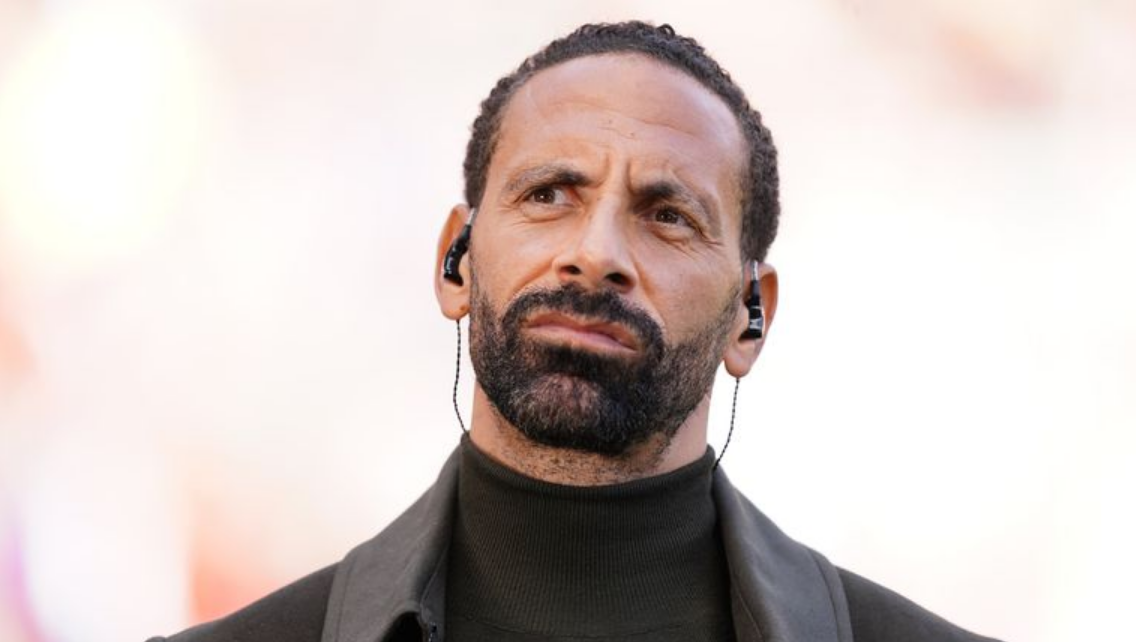 Rio Ferdinand këshillon Manchester United të transferojë Robert Lewandowski
