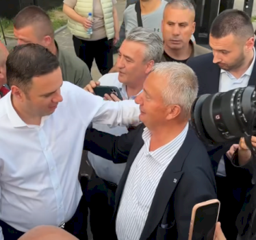 “kudo-qe-je,-jam-aty”,-qytetari-ne-prizren-i-drejtohet-abdixhikut-me-fjale-mbeshtetese-(video)