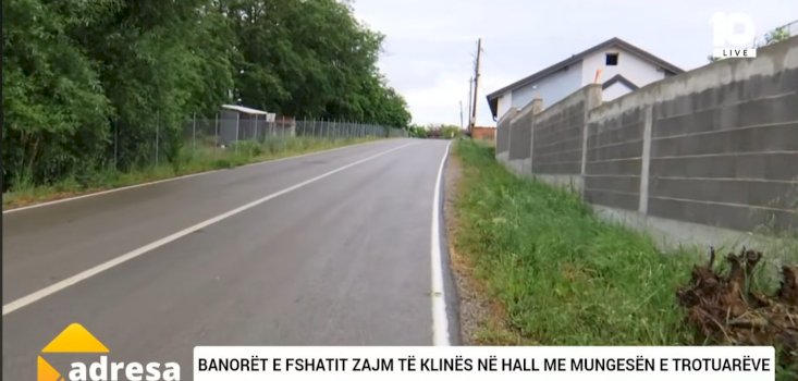 banoret-e-fshatit-zajm-te-klines-ne-hall-me-mungesen-e-trotuareve,-ekipi-i-kanal-10-sjell-pamje-nga-atje