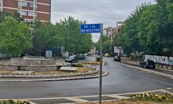 hiqet-tabela-e-zoran-gjingjiqit,-e-cila-ka-qene-ne-te-njejten-shtylle-me-emrin-e-isa-boletinit