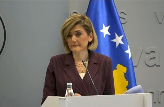 kusari-lila-mban-konference-per-media,-prezanton-dy-vendime-te-rendesishme