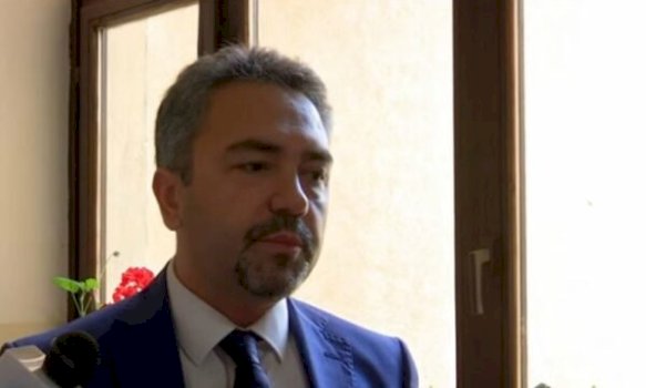Radoniqi: Votimi filloi me kohë – Rregullat për qytetarët që s’dinë shkrim-lexim janë të njëjta si më parë

