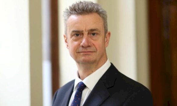 ambasadori-britanik-ne-zubin-potok:-kosoves-i-duhen-shpejt-kuvendi,-qeveria-dhe-presidenti