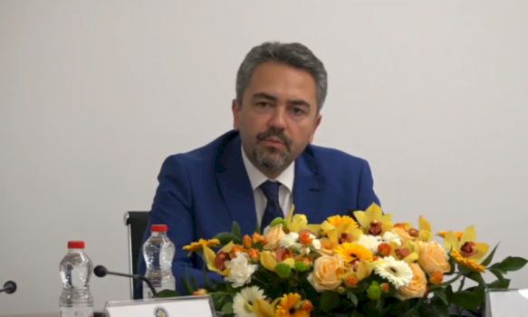 radoniqi:-mua-s’me-eshte-fshire-ngjyra-ne-gisht,-s’besoj-qe-do-te-kete-perpjekje-per-votim-te-dyfishte