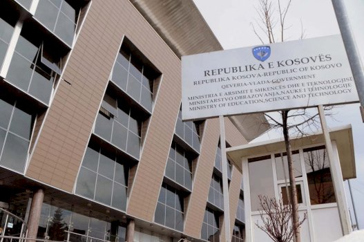 Bursat STEM 2025 në Kosovë: Aplikoni tani për mbështetje financiare në shkenca, teknologji, inxhinieri dhe matematikë 