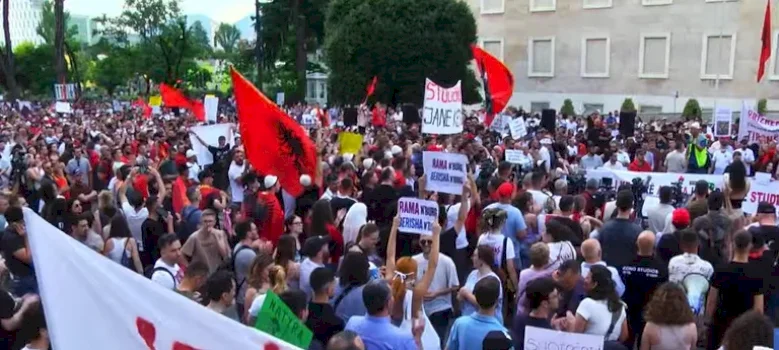 dita-e-12-te-e-protestave-ne-tirane,-qytetaret-kerkojne-doreheqjen-e-edi-rames