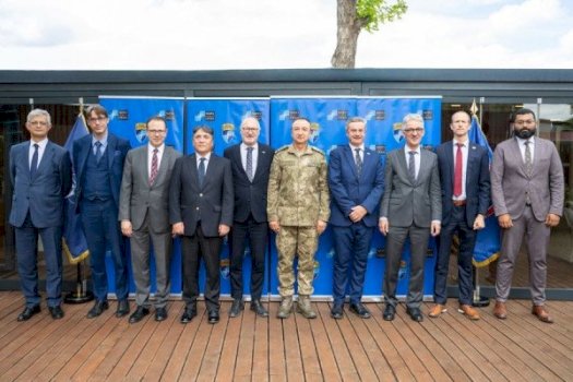 ​komandanti-i-kfor-it-takohet-me-ambasadoret-e-shteteve-te-quint-it,-flasin-per-sigurine