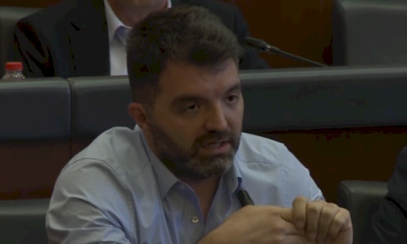 Ermal Sadiku: Një person vdiq në autostradë për shkak të rrugës së papastruar – qeveria fajësohet
