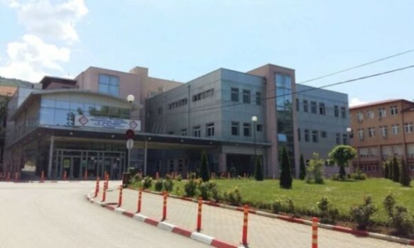 mjeku-per-sulmin-me-thike-ndaj-27-vjecarit-ne-prizren:-s’mundem-ta-shpetonim,-kishte-lendime-ne-gjoks