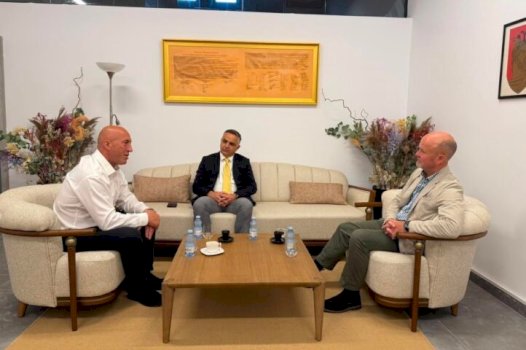 haradinaj-takon-kolonelin-britanik-chris-warren:-mik-i-madh-i-kosoves-dhe-mbeshtetes-i-rruges-drejt-nato-s