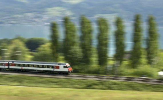 treni-nga-zvicra-ne-londer-mund-te-dale-ne-shina-qe-ne-vitin-2030