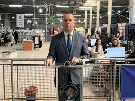 elezi-sqaron-pse-mandatet-mund-te-kalojne-nga-nje-subjekt-te-tjetri-gjate-numerimit