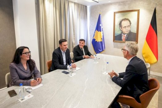 abdixhiku-pret-ambasadorin-gjerman:-vendi-ka-nevoje-per-stabilitet-politik-dhe-institucional
