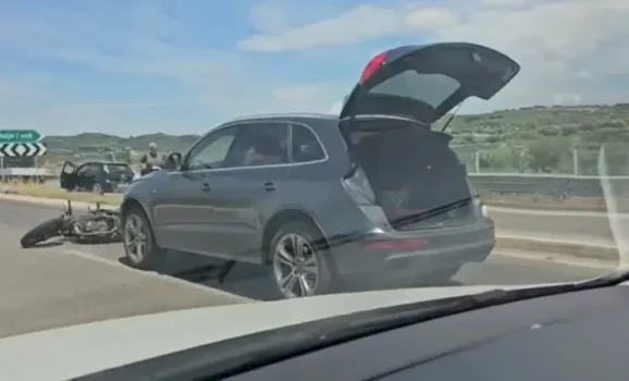 aksident-mes-nje-veture-dhe-nje-motociklete-ne-rrugen-vlore-panaja,-ka-te-lenduar
