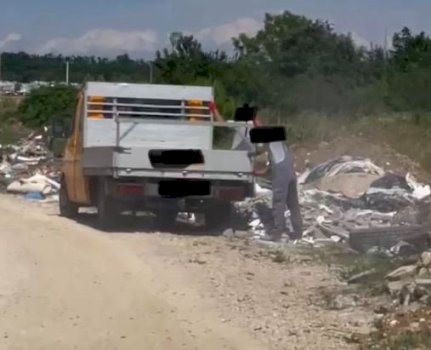 Dy ferizajas gjobitur me 200 euro për mbeturina të hedhur në rrugë 
