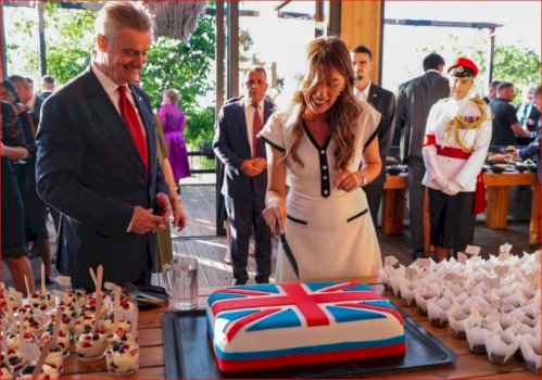 ambasada-britanike-organizon-festen-per-ditelindjen-zyrtare-te-mbretit-charles-iii