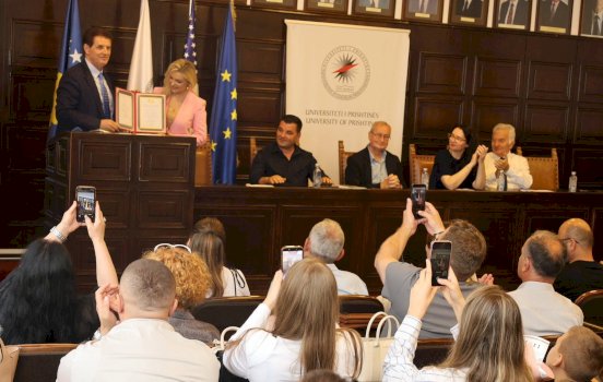 alketa-gashi-fazliu-nderohet-me-cmimin-„gazetarja-e-vitit”-nga-universiteti-i-teksasit-ne-dallas