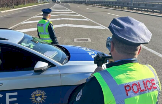 policia-gjobit-tre-shofere-per-tejkalime-te-rrezikshme-ne-kline