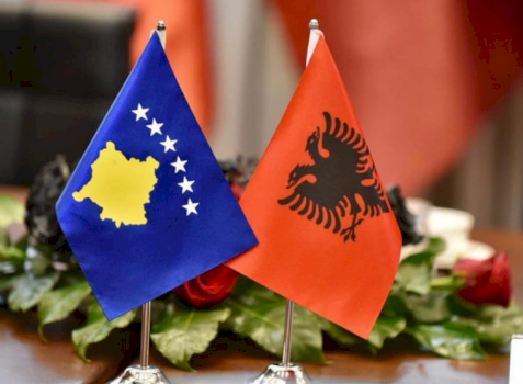 ​shqiptaret-e-shqiperise-e-duan-be-ne-me-shume-se-ata-te-kosoves,-serbet-jane-ne-fund