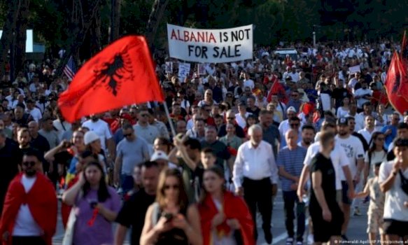 dw:-cfare-po-e-mban-gjalle-protesten-ne-shqiperi?