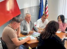 edhe-imri-ahmeti-dhe-dega-e-ldk-ne-lipjan-ia-kerkojne-doreheqjen-abdixhikut-nga-kreu-i-partise