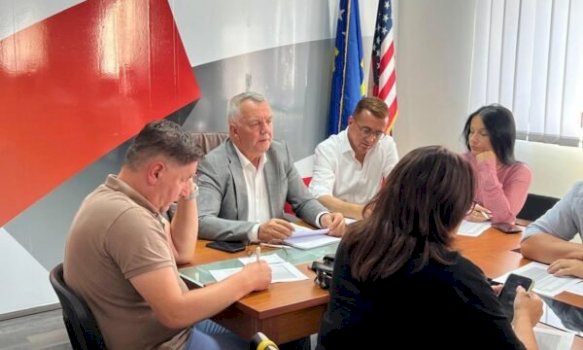 edhe-imri-ahmeti-dhe-dega-e-ldk-ne-lipjan-ia-kerkojne-doreheqjen-abdixhikut-nga-kreu-i-partise