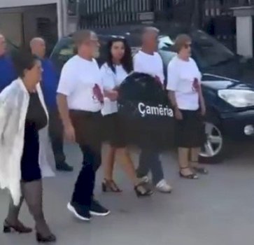 kurore-e-zeze-para-ambasades-greke-ne-prishtine-ne-kujtim-te-viktimave-came