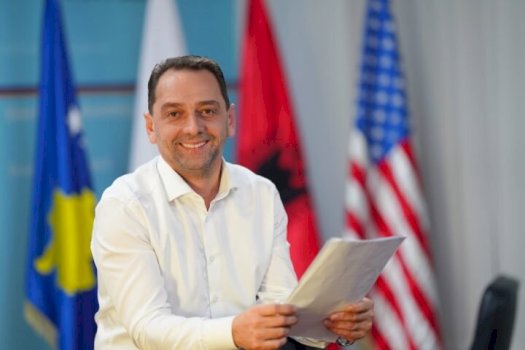 fadil-nura-publikon-mesazh-me-fotografi-te-thacit-dhe-veselit:-po-vijne-ditet-e-shpreses