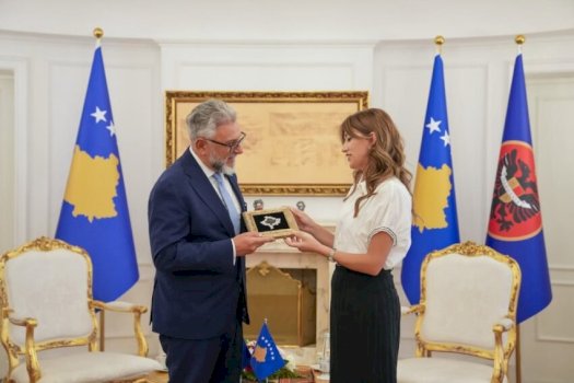 haxhiu-pret-ne-takim-lamtumires-shefin-e-eulex-it
