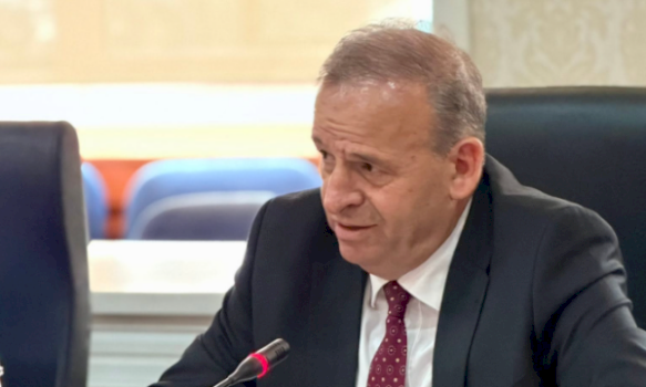 elmi-recica-i-reagon-ilir-feratit-pas-deklarimit-ne-‘politiko’:-mos-ma-perdor-emrin-tim!