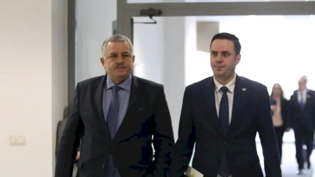 reagon-veliu:-abdixhiku-po-sillet-si-pronar-partie,-kerkesat-per-doreheqje-legjitime-dhe-te-drejta