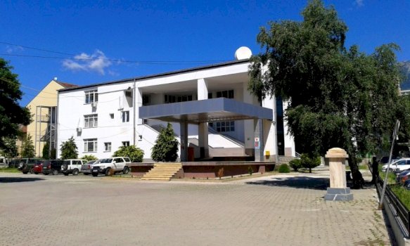 200 mijë euro nga investimet kapitale përfundojnë në paga jubilare e shujta në Deçan