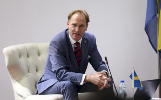 ambasadori-i-suedise-per-ceshtjen-e-presidentit:-duhen-kompromise,-edhe-nese-je-partia-me-e-madhe