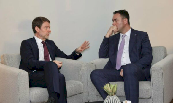 hoxha-e-konjufca-takohen-ne-forumin-e-dubrovnikut,-flasin-per-“koordinim-te-ngushte”-per-rrugen-drejt-be’se