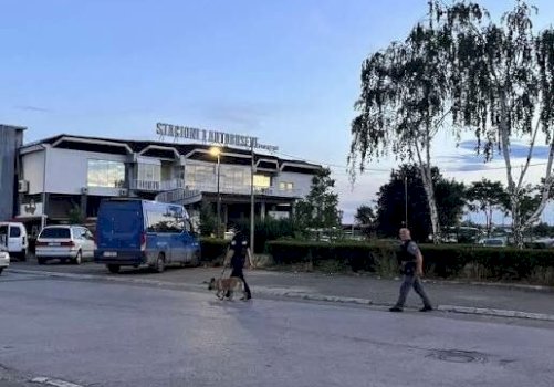 policia-per-mjetin-e-dyshuar-shperthyes-ne-stacionin-e-autobuseve:-lajmerim-i-rreme