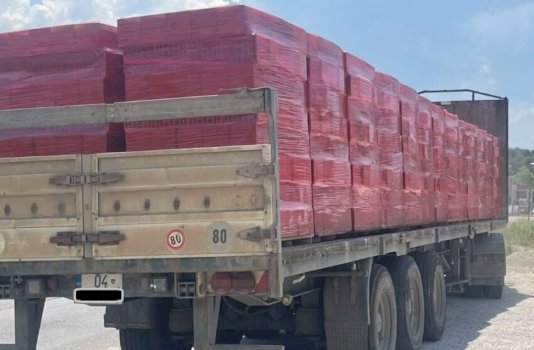 gjobitet-me-300-euro-shoferi-i-kamionit-qe-nuk-siguroi-ngarkesen-ne-prizren