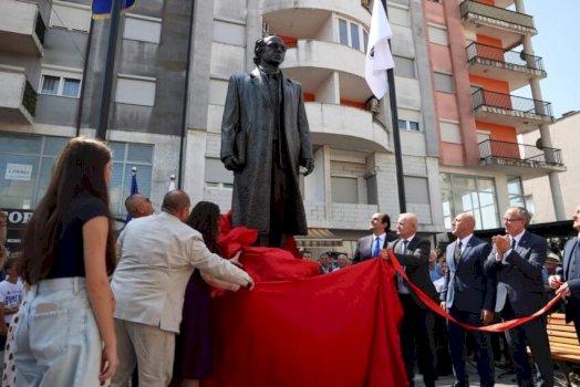 perurohet-shtatorja-e-ish-presidentit-rugova-ne-kline,-haradinaj:-do-t’i-nderojme-perjete-brezat-qe-u-anagzhuan-per-liri-dhe-pavaresi