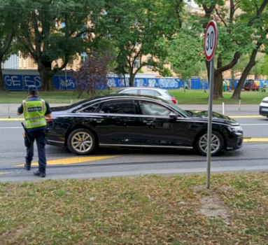 limuzina-e-blinduar-e-kryeministrit-kroat-perplaset-ne-qender-te-zagrebit