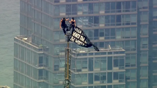 propozimi-spektakolar-per-martese-ne-maje-te-empire-state-building-i-kushton-ciftit-akuza-penale