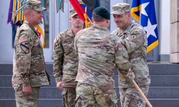 bashkim-jashari-ne-ceremonine-e-nderrimit-te-komandantit-te-ushtrise-amerikane-per-europe-dhe-afrike