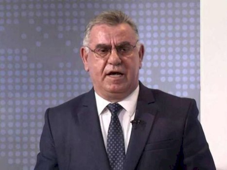 perplasje-e-forte-pas-deklaratave-ne-politiko:-koci-sfidon-elshanin-me-dokumente