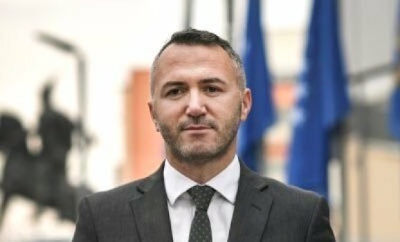 zulfaj-per-kurtin:-si-president-i-subjektit-me-te-madh-duhet-te-presesh-certifikimin-e-rezultateve,-qe-me-pas-te-flasesh-sigurt