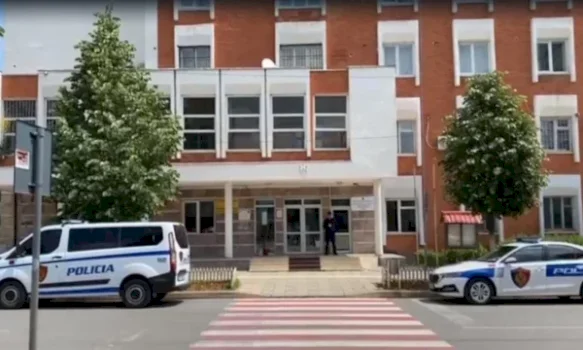 kultivonte-kanabis-bashke-me-djalin-e-tij,-prokuroria-e-kukesit-per-70-vjecarin:-i-gjetem-tre-parcela-me-bime-narkotike-ne-banese