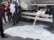 fermeret-kosovare-te-qumeshtit-protestojne-neser-para-ministrise-se-bujqesise-me-cisterna
