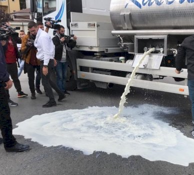 fermeret-kosovare-te-qumeshtit-protestojne-neser-para-ministrise-se-bujqesise-me-cisterna