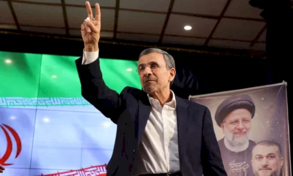 ahmadinexhad-shfaqet-ne-funeralin-e-khameneit-per-here-te-pare-qe-nga-lufta