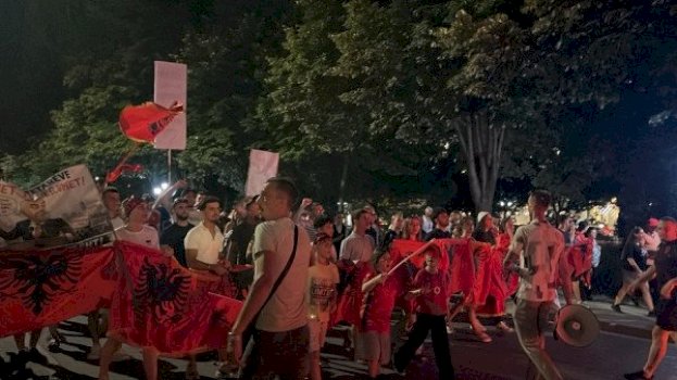 “te-qendrojme-te-bashkuar”,-37-dite-proteste-ne-tirane